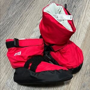 (24) MEC Red and Black Outdoor Booties